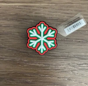 ⭐️NWT⭐️ Crocs Jibbitz Red & Green Holiday Christmas Winter Snowflake Charm - Picture 1 of 4