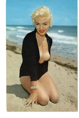 Sexy Rubia Risque Dama en Traje de Baño Negro-Baño Playa Belleza-Postal de Colección Foto 1 de 2