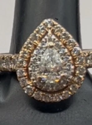 Anillo de compromiso de diamantes de oro rosa de 14kt, diamantes redondos y en forma de pera de 1ctw Foto 1 de 4