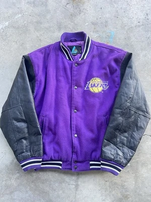 Jaqueta Letterman Varsity Vintage Anos 80 NBA Los Angeles Lakers Manga de Couro Extra Grande - Imagem 1 de 4