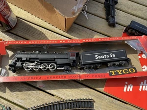 HO Scale Tyco Mantua 2-8-2 Mikado Santa Fe Steam Locomotive With Plastic Tender - Picture 1 of 10