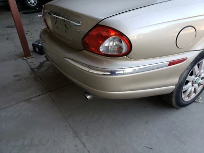 2001 2002 03 2004 2005 2006 2007 2008 Jaguar X-Type parachoques trasero completo dorado Foto 1 de 4