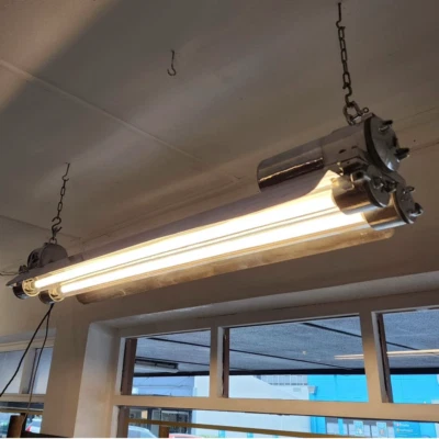 Luz de tubo de techo fluorescente eléctrica hecha en Corea Pusan Daeyang Co. Ltd Foto 1 de 4