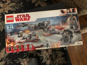 LEGO Star Wars Defense of Crait 75202 - New & Sealed Retired 2018 Fast Shipping - Picture 1 of 8