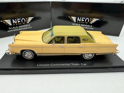 Neo 1/43 Resin car model Lincoln Continental Town Car 1982 Yellow - Image 1 of 4