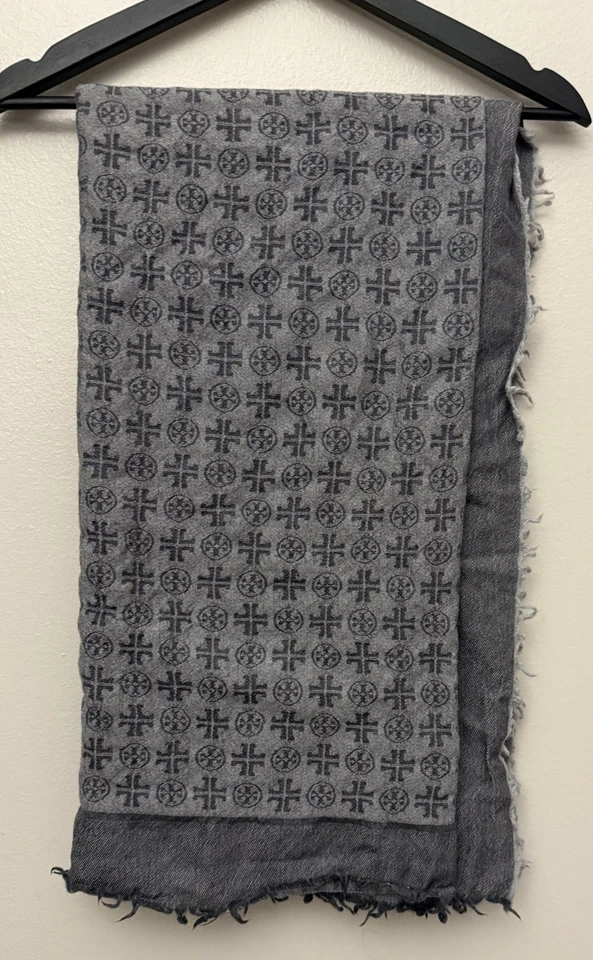 Cachecol Tory Burch TB monograma lã e seda cinza usado estado 46X50 - Imagem 1 de 4