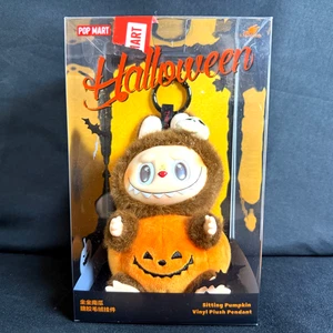 POP MART DIE MONSTER HALLOWEEN SITZENDER KÜRBIS VINYL PLÜSCH ANHÄNGER (AUTHENTISCH) - Bild 1 von 6