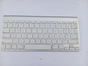 Official Apple Wireless Bluetooth Keyboard - (MC184LL/B) - A1314 UD - Picture 1 of 14