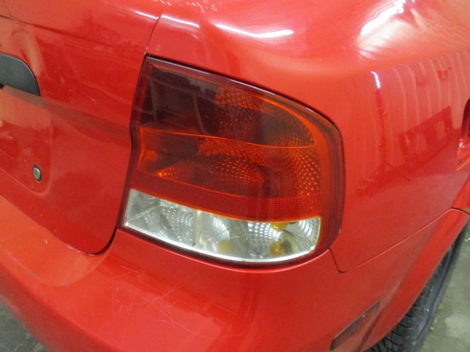 Conjunto de lanterna traseira direita usado serve: 2005 Chevrolet Aveo Ntbk grau direito A - Imagem 1 de 4