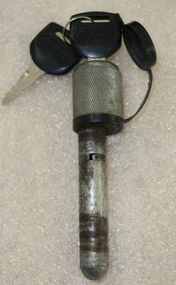 Bully Single Piece Hitch Pin Lock 5/8”  With Keys CR-094 - Image 1 of 4