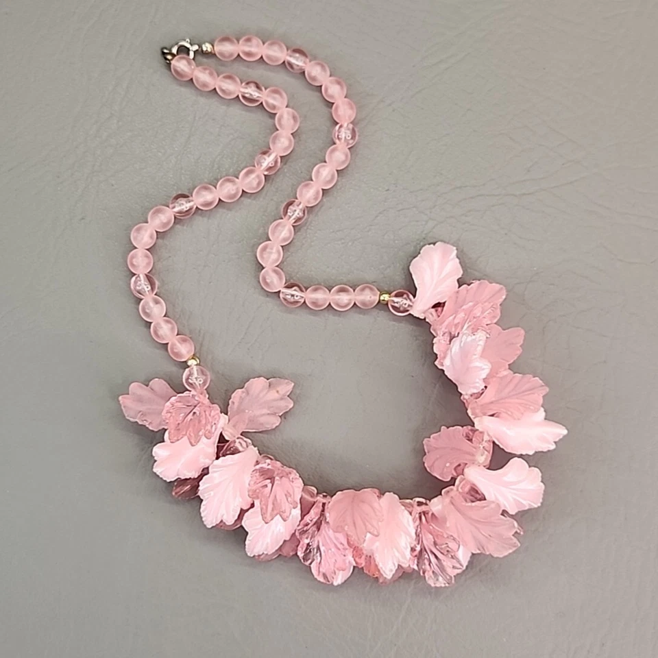 Collar Hoja Acrílico Babero Cuelga Rosa Esmerilado Transparente Perlado 19" Lucite Foto 1 de 4