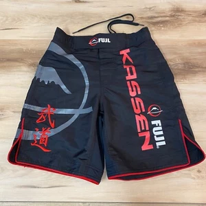 Fuji pantaloncino uomo 28 nero rosso logo MMA arti marziali karate coulisse 8" - Foto 1 di 6