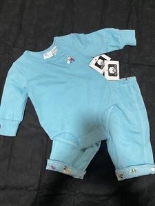 Small Wonders Baby Outfit - Picture 1 of 5