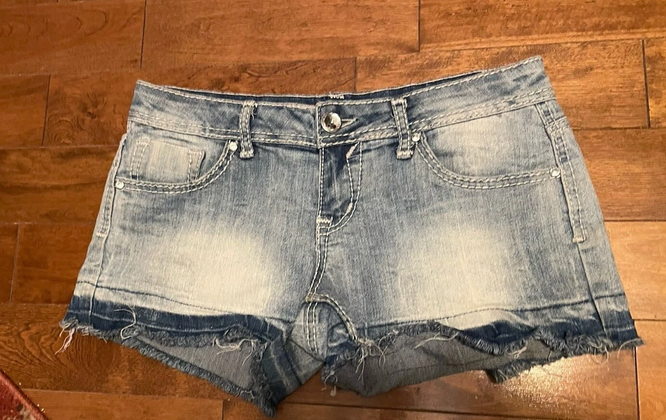 Pantalones Cortos Bongo Envejecidos Jean con Puños Denim Algodón Juniors Talla 7 Foto 1 de 3