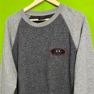 XL Oakley Logo Longsleeve - Picture 1 of 4