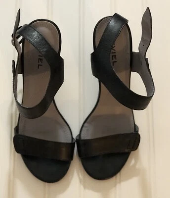 Sandalia Biviel Anthropologie negra con correa al tobillo para mujer talla 37 usada en excelente estado Foto 1 de 4