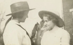 ANTIQUE VINTAGE 1921 ARTISTIC YOUNG WOMEN TLC ADMIRE LOVE LGBT INT OLD PHOTO - Picture 1 of 4