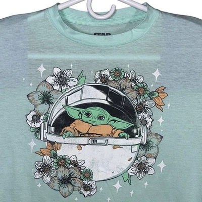 Camiseta Star Wars The Mandalorian Grogu Baby Yoda Floral Tamanho M - Imagem 1 de 4
