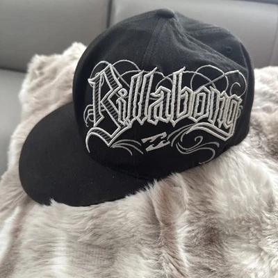 Billabong образец шляпа унисекс Flexfit в черный и белый - Изображение 1 из 4