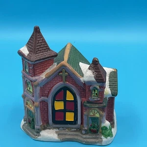 Iglesia cuadrada Wellington esquina adoquinada ladrillo rojo 65909CRB U1 invierno nevado - Imagen 1 de 7