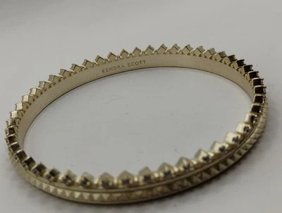 Brazalete Kendra Scott tono dorado con púas Foto 1 de 2