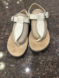 UGG K Jannell Leather Sandals Size 5 Cream Preowned / Great Condition SH 33 - Picture 1 of 12