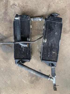 98-99 YAMAHA YZ400F MOTOR REFRIGERACIÓN ENFRIADOR RADIADOR CONJUNTO IZQUIERDA DERECHA Foto 1 de 4