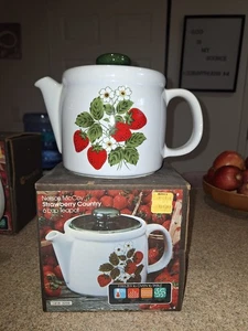 Vintage Nelson McCoy Strawberry Country 6 Oz Teapot W/Sugar & Creamer Orig. Box! - Picture 1 of 17