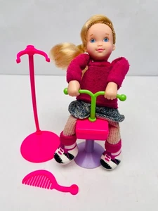 Vintage Ertl Spielplatz Kinder Puppe Becky 1990er Mädchen Spielzeug Spielset *FLECKIG* MÜLLEIMER 7 - Bild 1 von 12