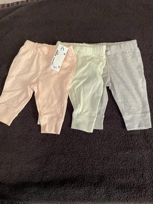 Paquete de 3 fondos Carter’s rosa pastel, verde pastel y gris 3 meses nuevo con etiquetas Foto 1 de 4