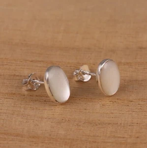 Solid 925 Sterling Silver Mother of Pearl Oval Shaped Stylish Stud Earrings Box - Picture 1 of 6