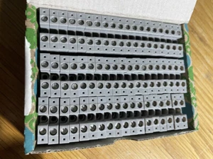 Una caja de 50 bloques de terminales PHOENIX MBK 2.5/E, 300V 20A, 12 AWG - Imagen 1 de 3