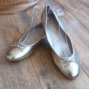 Scarpe ballerine Clarks Somerset oro taglia 9 D UK fiocchi ballerine comode - Foto 1 di 14