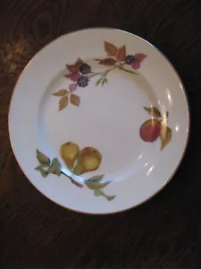 Evesham Gold Lunch Plate Fine Porcelain Royal Worcester Fruit Gold Trim 8 1/4" - Picture 1 of 4