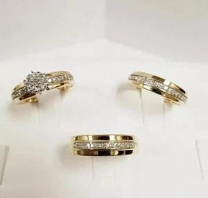 Juego de trío de anillos de boda nupciales enchapados en oro amarillo de 14 quilates con diamantes creados en laboratorio - Imagen 1 de 4