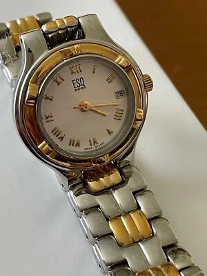 Reloj ESQ bicolor para dama 7,5 pulgadas acero inoxidable modelo E5177 Foto 1 de 4