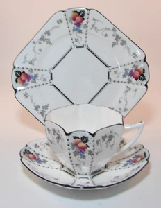 Shelley Art Deco Melocotones y Uvas 11498 Trío Taza Platillo Plato Lateral Lote C En muy buena condición - Imagen 1 de 14