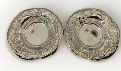 Cuencos de caramelo chapados en plata Grapevine Repousse Pilgrim de colección (2) posteriores a 1940 Foto 1 de 4