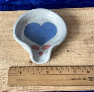 Vtg. Handmade Pottery Spoon Rest With Heart Design Signed - Pre-owned - Picture 1 of 6