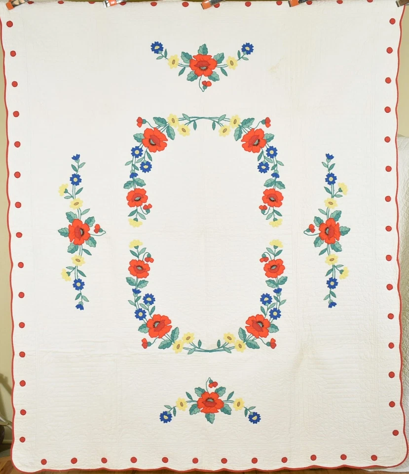 Edredón antiguo vintage bien acolchado años 30 apliques de flores de amapola, margarita y azul! Foto 1 de 4