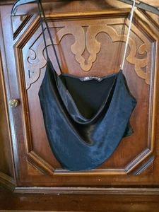 Top Zara Capucha Cuello Efecto Satinado Negro Talla S Diamantes Bling Cortado Tirantes - Imagen 1 de 4