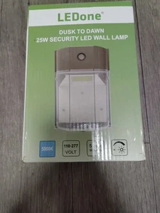 LED Wall Pack - 26W with Dusk-to-Dawn Photo Sensor Daylight White 5000K - Picture 1 of 3