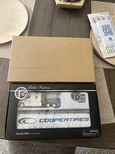 Cooper Tires Tonkin Replicas Maßstab 1:53 Sammlerstück Modell Traktor Anhänger - Bild 1 von 19