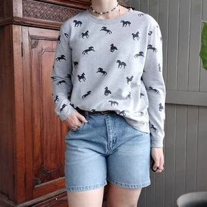 Forever 21 Womens Jumper Sweater Grey Pullover Long Sleeve Horses Printed Size L - Picture 1 of 10