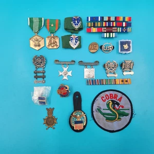 Mixed Lot of Vintage US Military Lapel Pins Patches Medals and Ribbons. - Picture 1 of 12