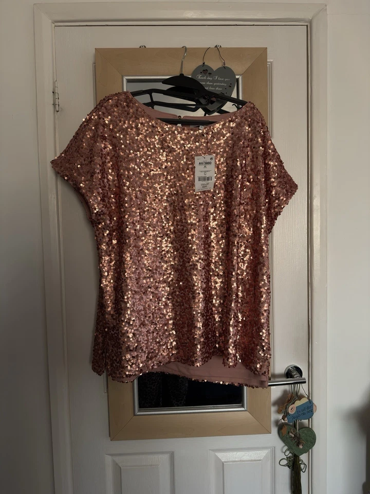 BNWT. Stunning Rose Gold Fully Sequinned Top By Next. Sz 22 - Image 1 of 4