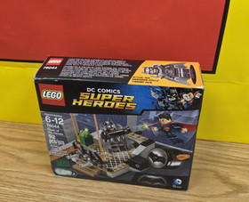 LEGO DC Comics Super Heroes  Clash of the Heroes 76044 - New Sealed - Box Damage