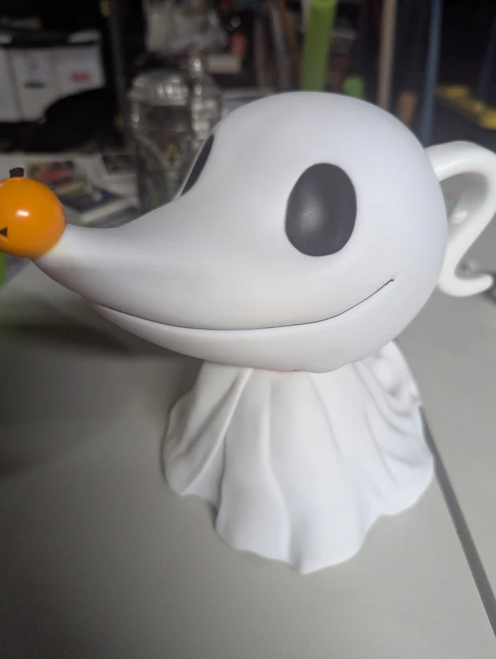 Banco de figuras The Nightmare Before Christmas Zero Disney - Imagem 1 de 4