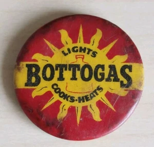 BOTTOGAS Vintage Advertising Metal Pin Badge 1950s Caravan/Camping Gas Cylinders - Picture 1 of 2