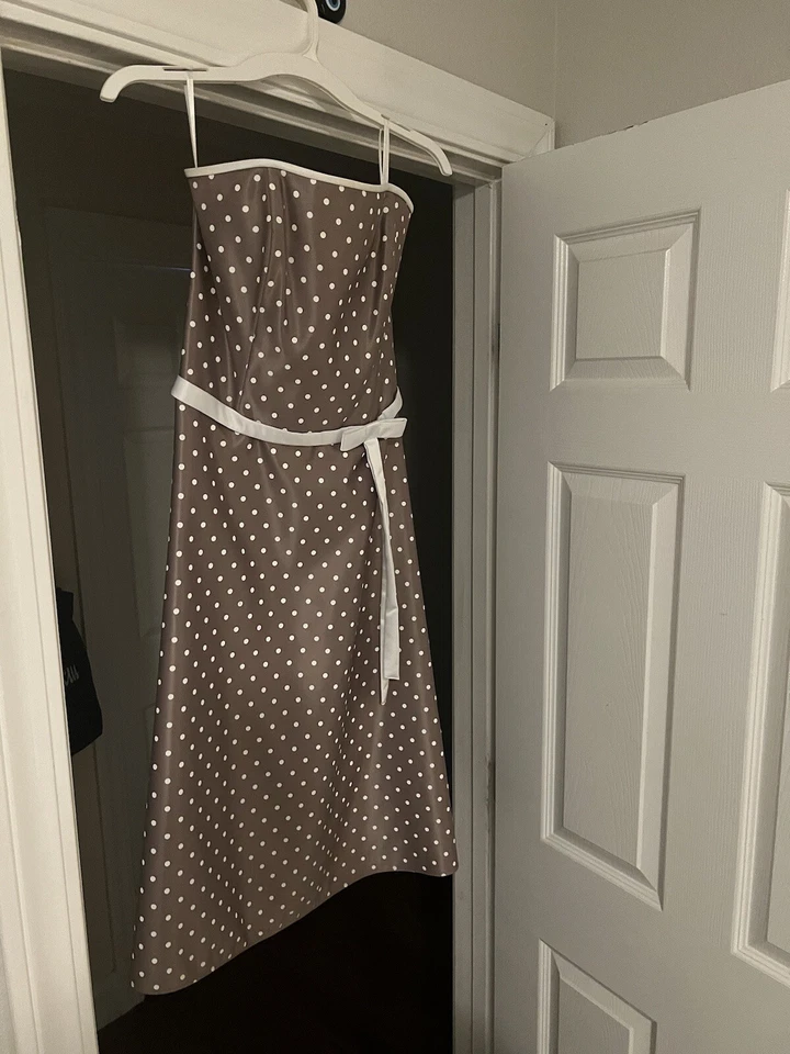 Vestido de cóctel Scott McClintock para mujer talla 6 fiesta sin tirantes beige lunares satinado Foto 1 de 2